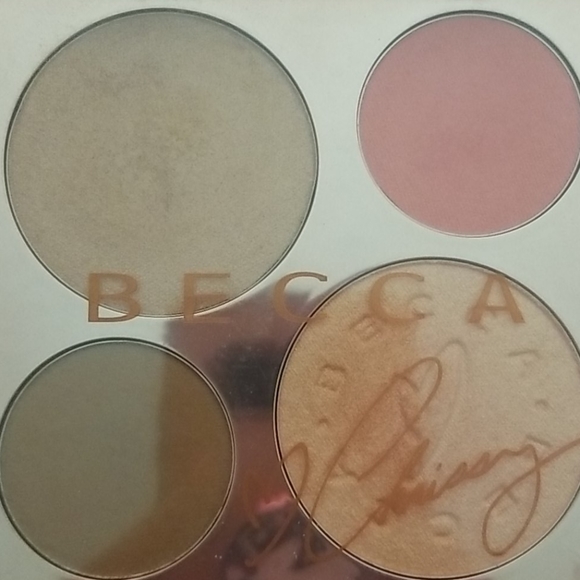 Becca x Chrissy highlighter palette - Picture 4 of 4
